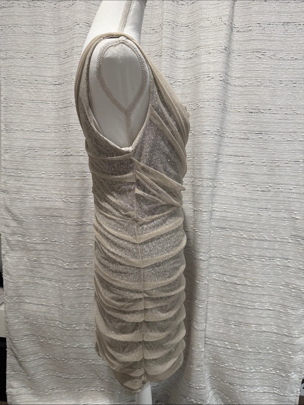 Express Champagne-Tone Sparkle Ruched Midi Dress - Picture 3 of 9
